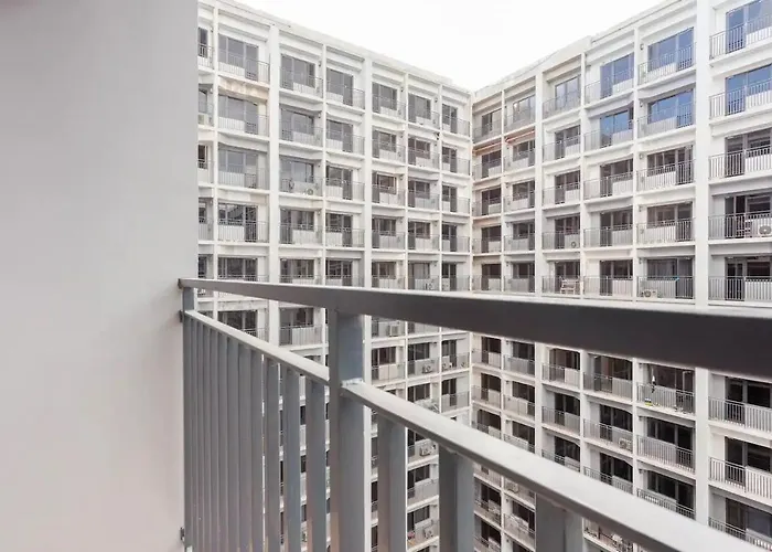Apartment Shore 2 With Balcony Manila